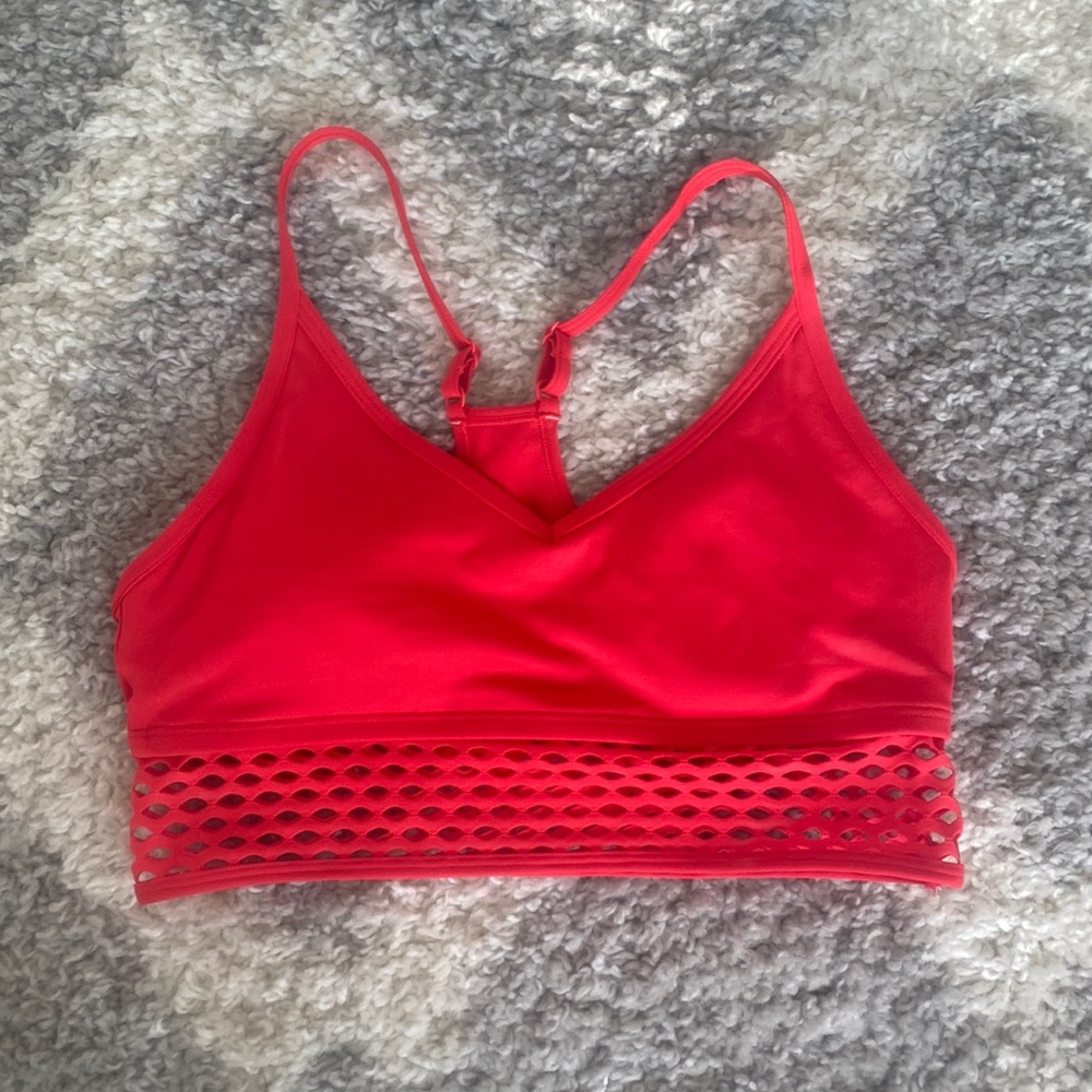 VS pink ultimate lightly lined sport bra